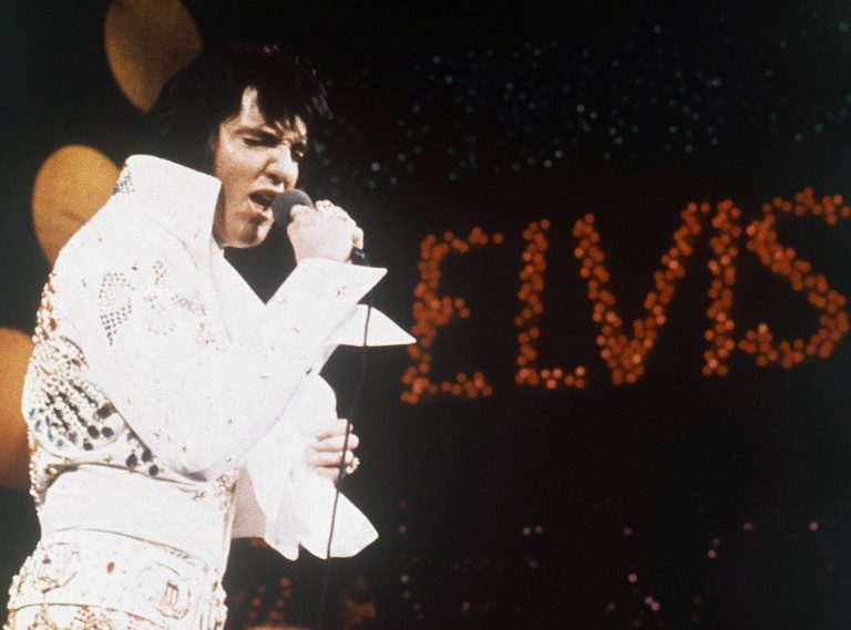 200108-elvis-presley-1971-ew-207